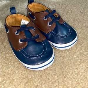 Shoes size 4